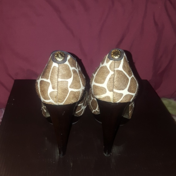 Giraffe print open toe haircalf platform heels. - Picture 4 of 4